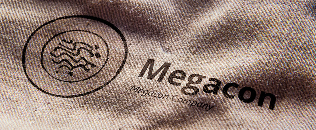 Логотип Мегакон на материале