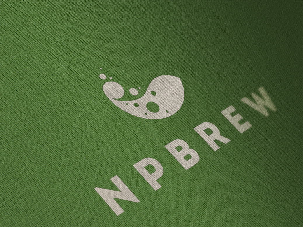 Логотип компании NP Brew на мешковине